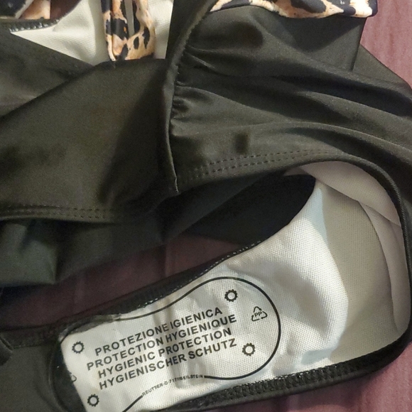 Bathingsuit, bikini, beachwear, swimwear, swimsuit, one piece, suit, beach, pool - Picture 14 of 17